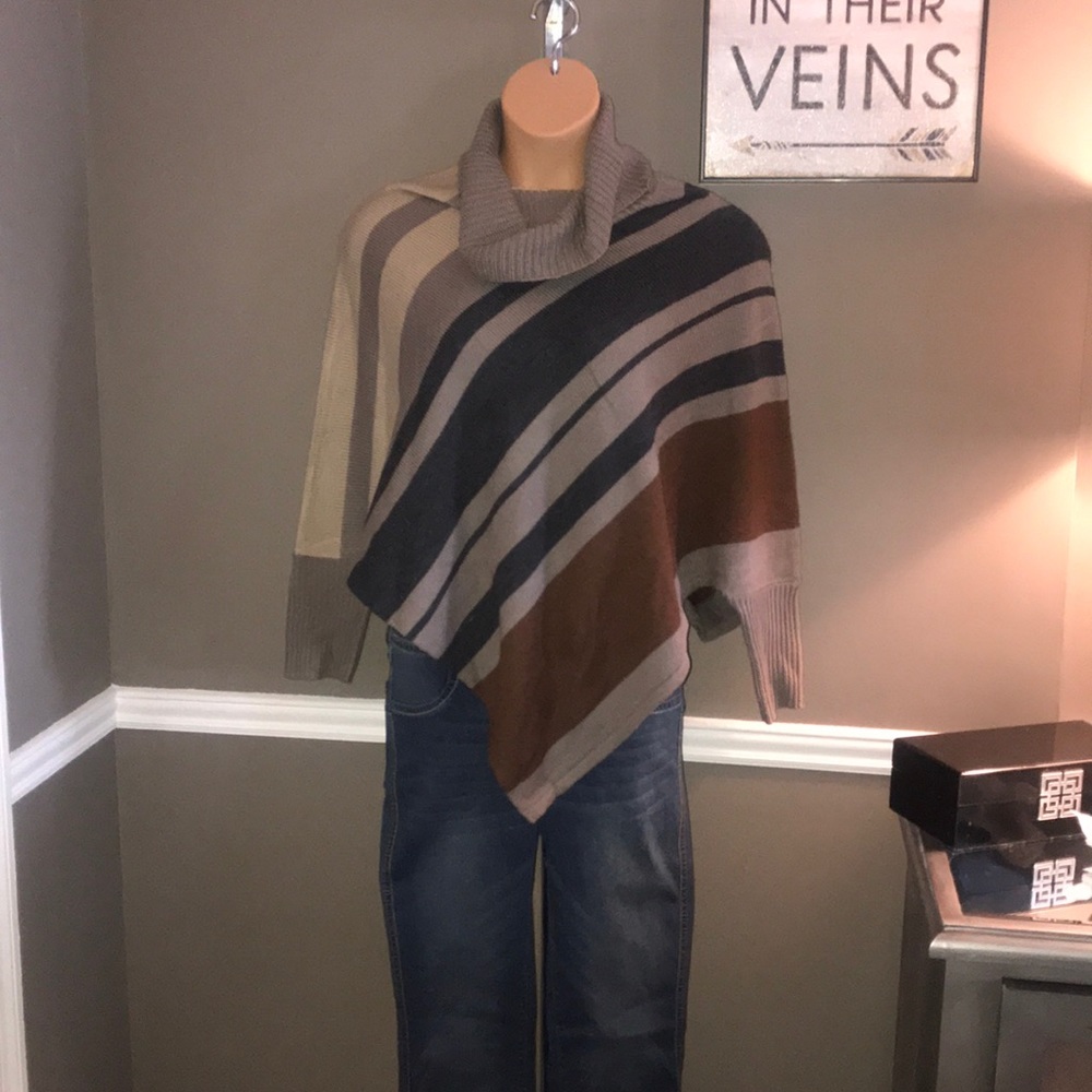 Poncho - Picture 2 of 3